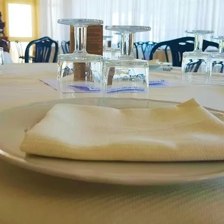 Ulliri Hotel & Skanderbeg Ristorante Pizzeria Hotel *