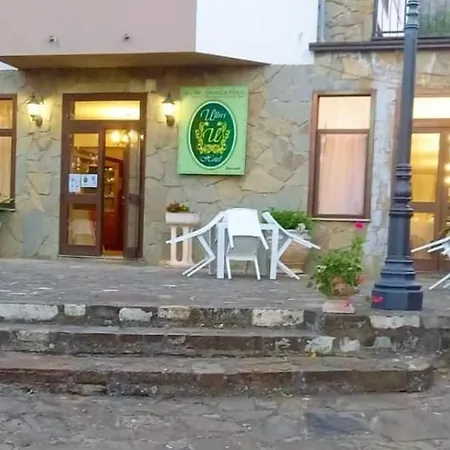 Ulliri Hotel & Skanderbeg Ristorante Pizzeria Hotel *