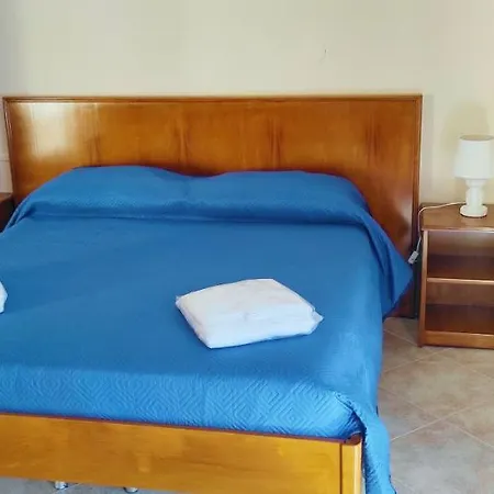 Ulliri Hotel & Skanderbeg Ristorante Pizzeria Hotel